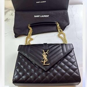 Ysl ENVELOPE MEDIUM IN QUILTED GRAIN DE POUDRE EMBOSSED LEATHER